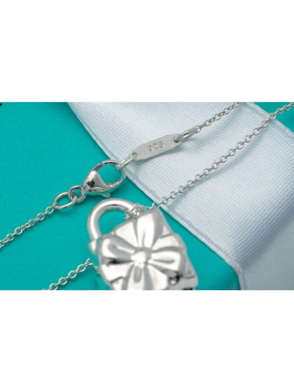 Tiffany & Co Pendant Bow Gift Box Present Lock Necklace in Silver on a 16" Chain - Picture 3 of 8
